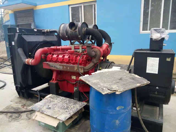栾川租赁发电机-柴油发电机组的齿轮箱和发电机温升控制