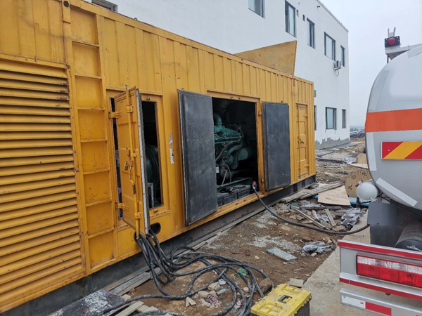 栾川如何在发电机出租合同中约定设备的维修和保养责任？