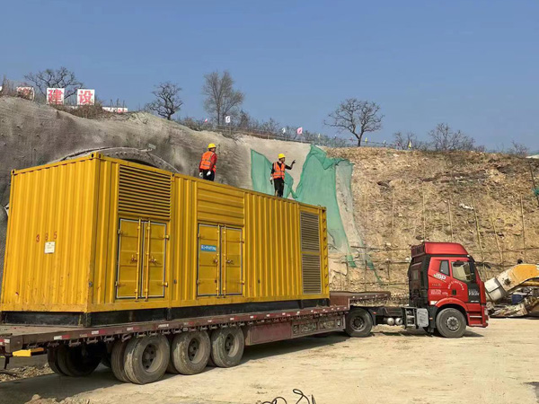 栾川发电机租赁如何根据测试结果判断机油泵的工作状态是否正常？