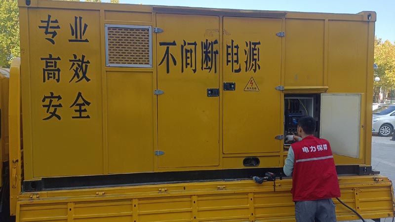 栾川柴油发电机组和UPS电源配合使用时，如何避免切换过程中的电力中断？
